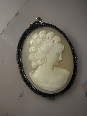 Antique Hand-carved Shell Cameo Brooch Pendant